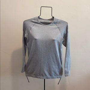 Long sleeve athletic shirt